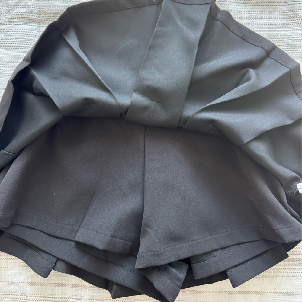 NWOT Black Pleated Mini Skirt - Picture 6 of 7